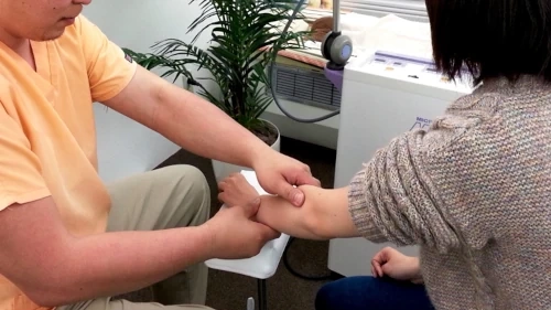 肘の痛みの施術