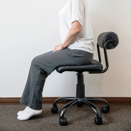 腰が反った座り方